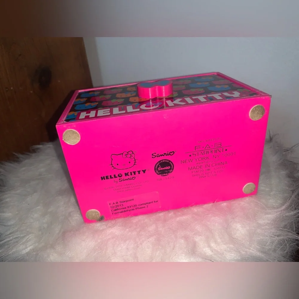 2014 Hello Kitty Jewelry Box with Mirror